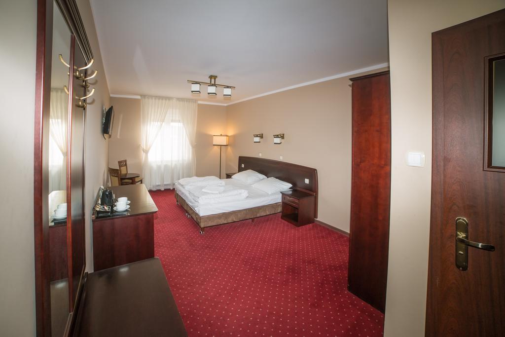 Hotel Grant Leszno  Dış mekan fotoğraf
